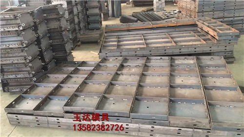 水泥隔离墩模具生产与中央隔离墩模具脱模技巧详解